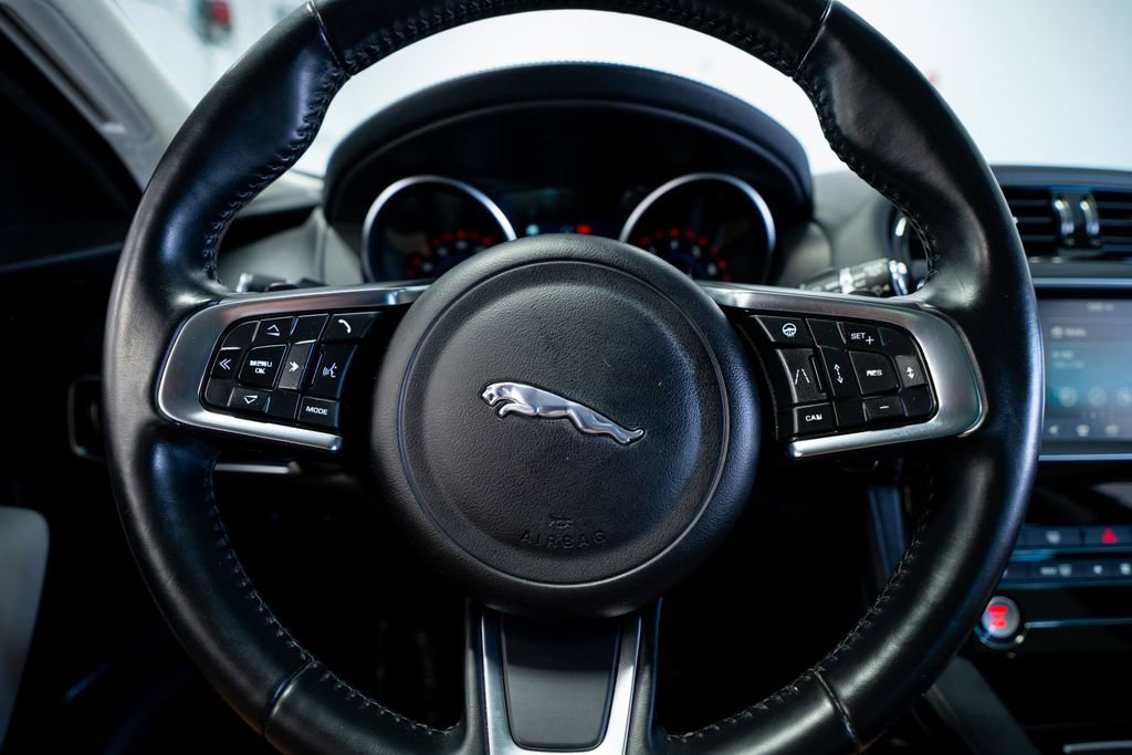 Used 2019 Jaguar F-PACE Prestige AWD/4WD image 31