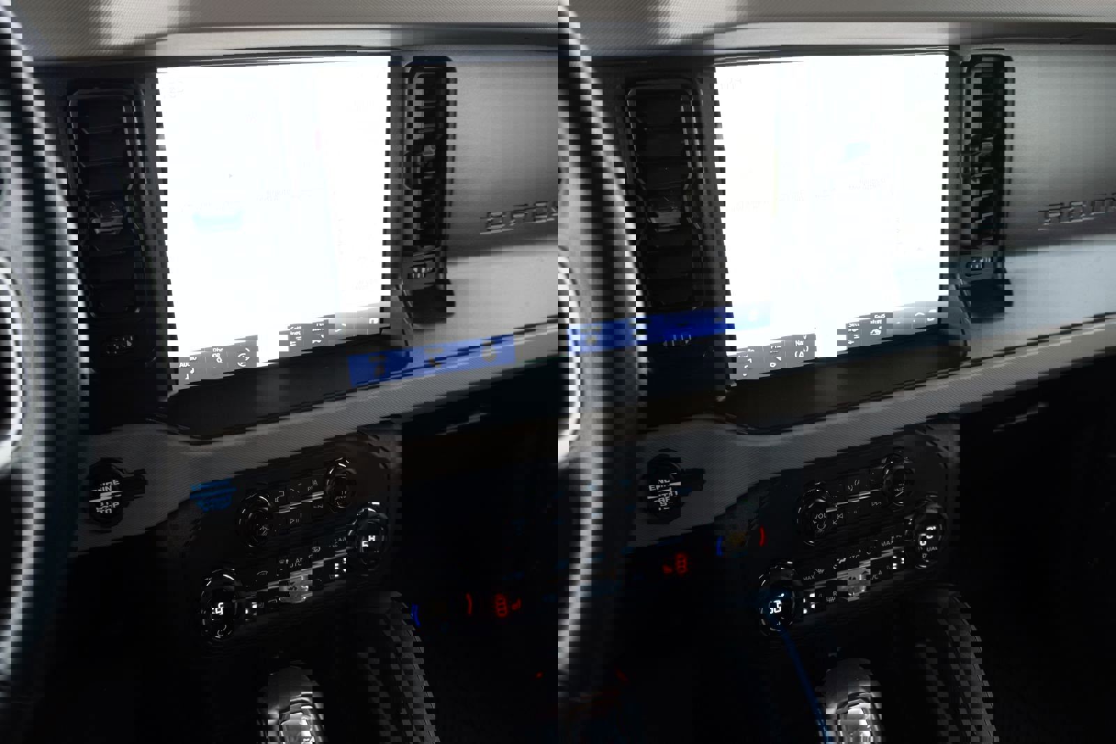 Used 2023 Ford Bronco Wildtrak image 3