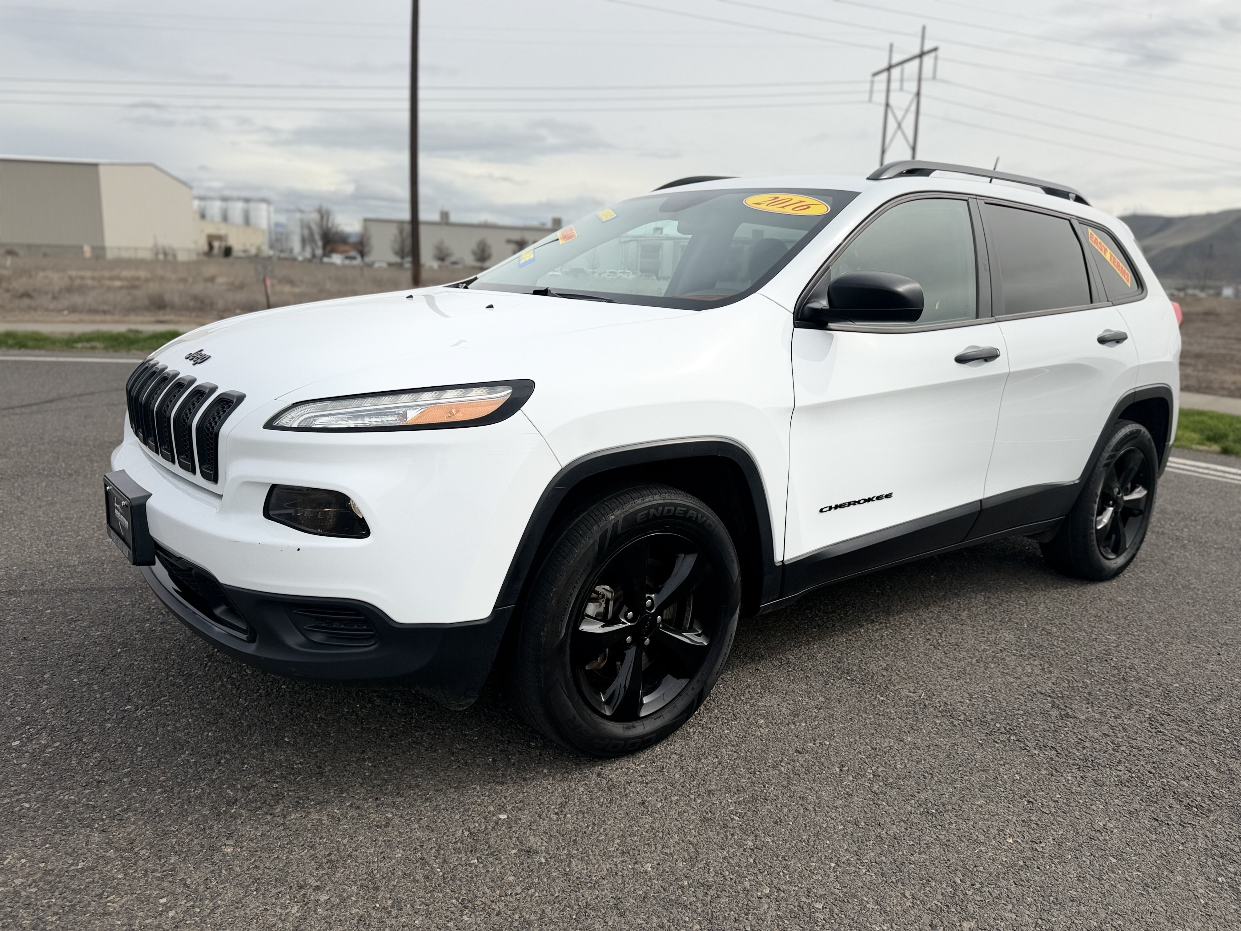 Used 2016 Jeep Cherokee Sport w/ Cold Weather Group AWD/4WD image 2
