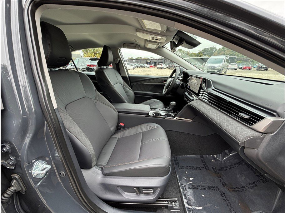 Used 2025 Toyota Camry XLE image 38
