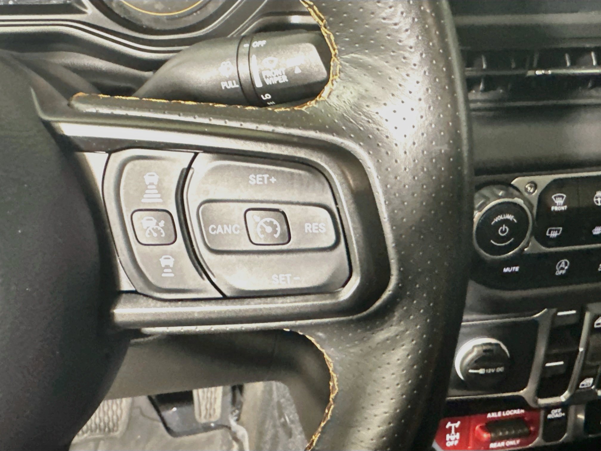 Used 2024 Jeep Gladiator Mojave w/ Convenience Group AWD/4WD image 17