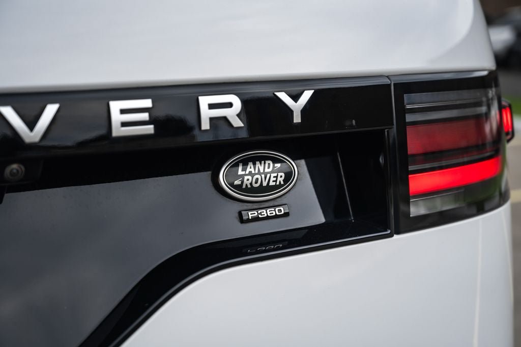 Used 2023 Land Rover Discovery Metropolitan Edition AWD/4WD image 15