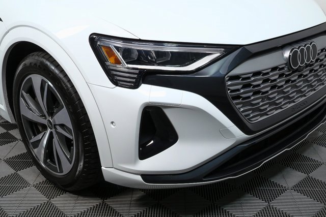 Used 2024 Audi Q8 e-tron Premium Plus image 38