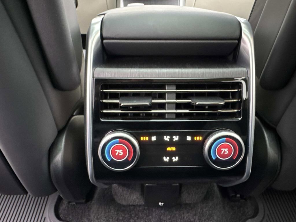 Used 2024 Land Rover Range Rover SE AWD/4WD image 17
