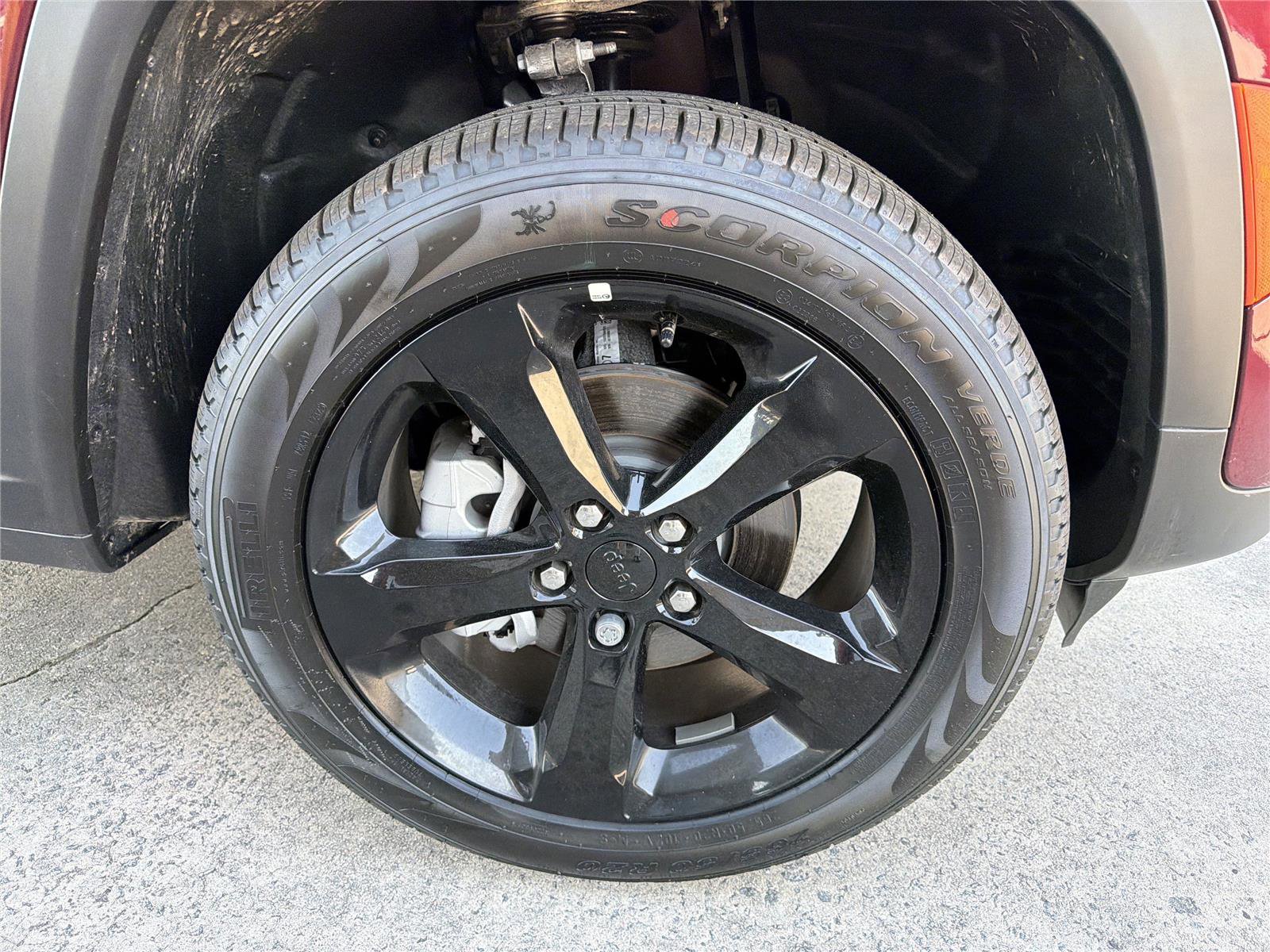 New 2025 Jeep Grand Cherokee Limited w/ Black Appearance Package image 9