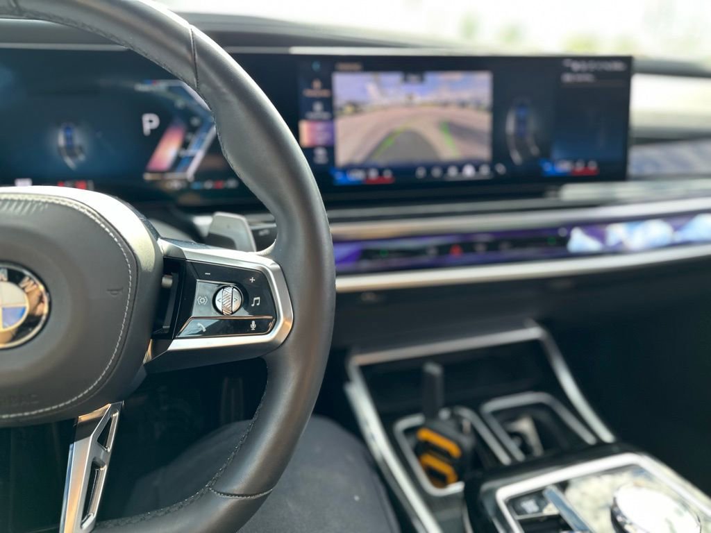 Used 2025 BMW 740i image 9