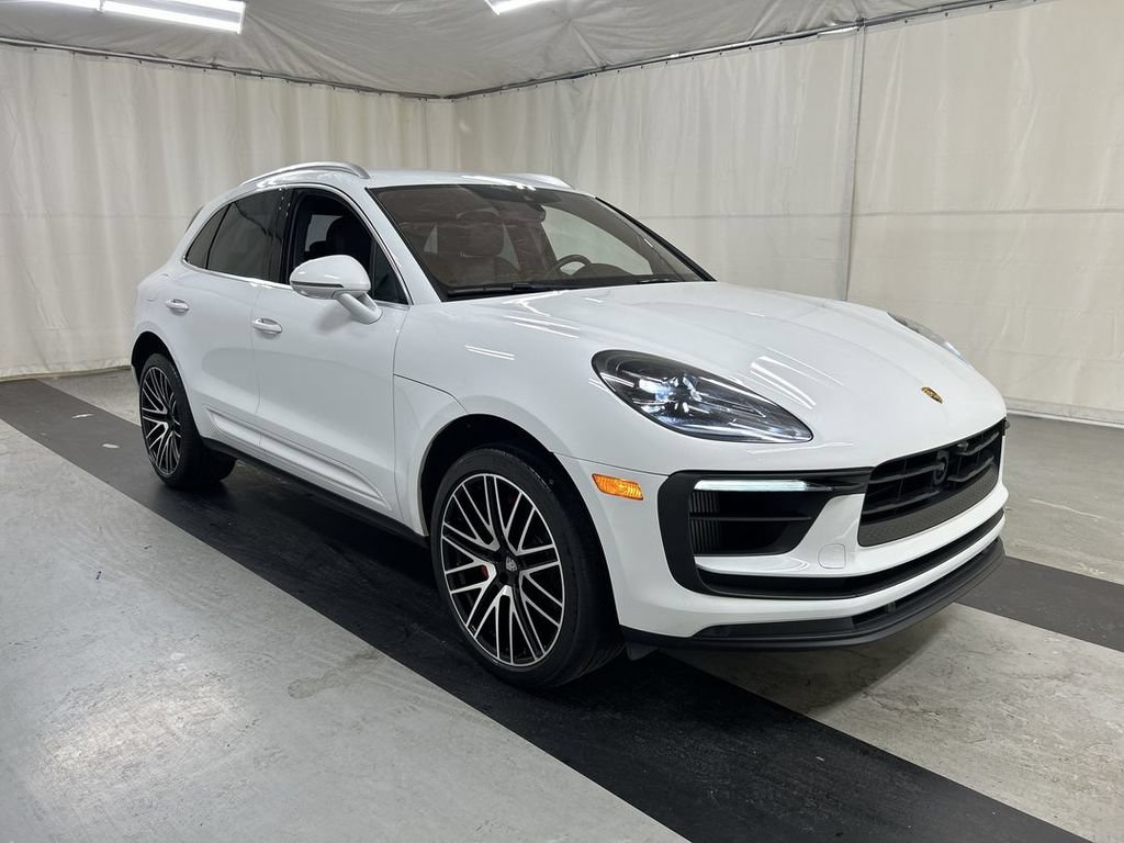 Certified 2022 Porsche Macan S AWD/4WD image 2