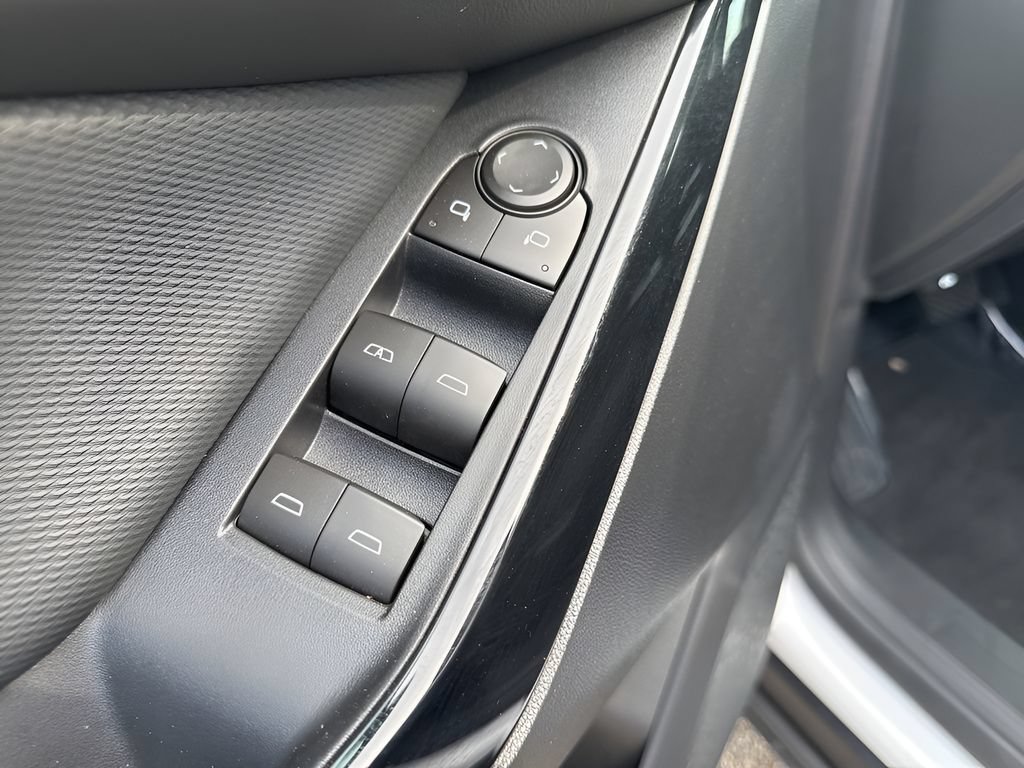 Used 2026 Chevrolet Equinox LT FWD image 29