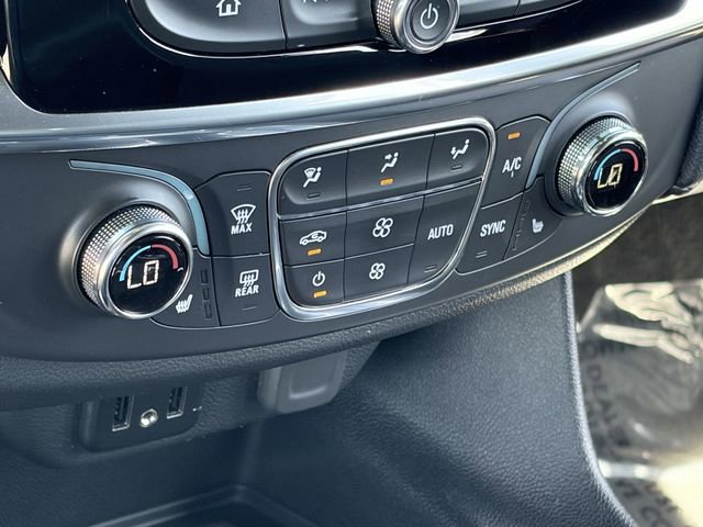 Used 2023 Chevrolet Traverse LT FWD image 30