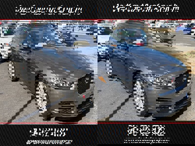 Used 2019 Jaguar XE Premium image 2