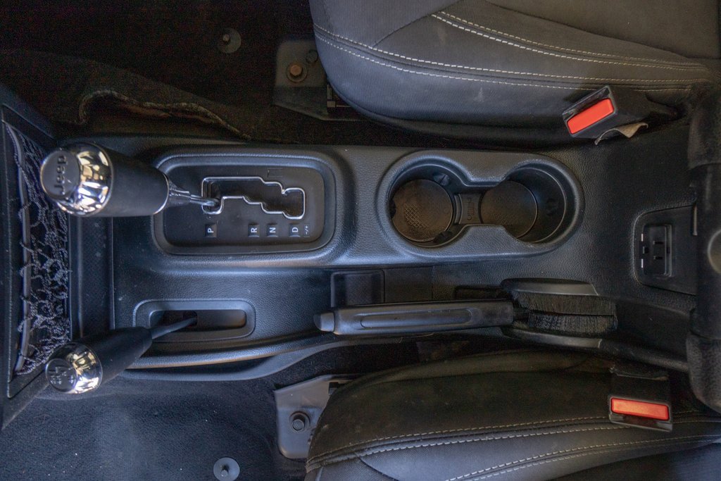 Used 2018 Jeep Wrangler Unlimited Sahara w/ Max Tow Package image 10