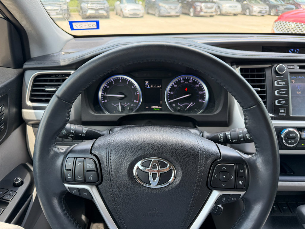 Used 2019 Toyota Highlander Limited FWD image 13