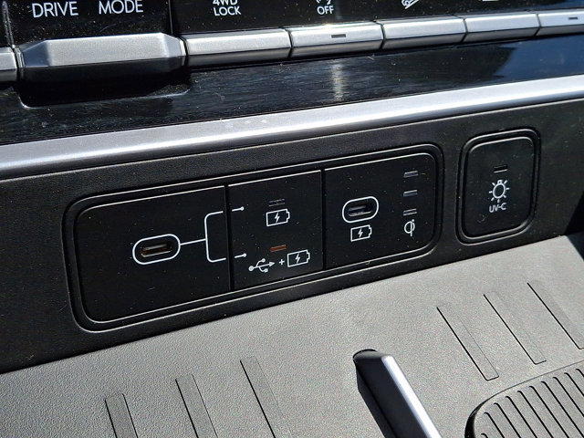 Used 2025 Hyundai Santa Fe Limited AWD/4WD image 25