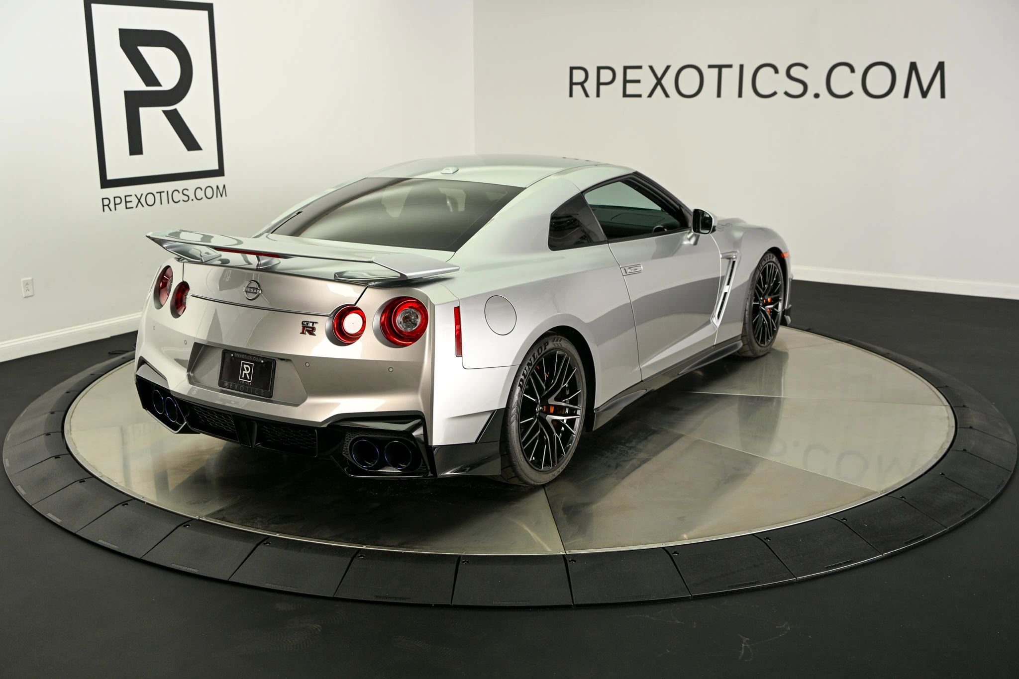 Used 2024 Nissan GT-R Premium w/ Floor Mat Package AWD/4WD image 6