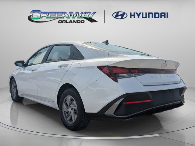 Used 2024 Hyundai Elantra SE FWD image 6