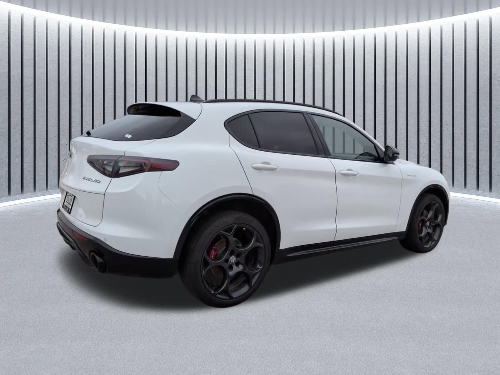 Used 2024 Alfa Romeo Stelvio Veloce image 6