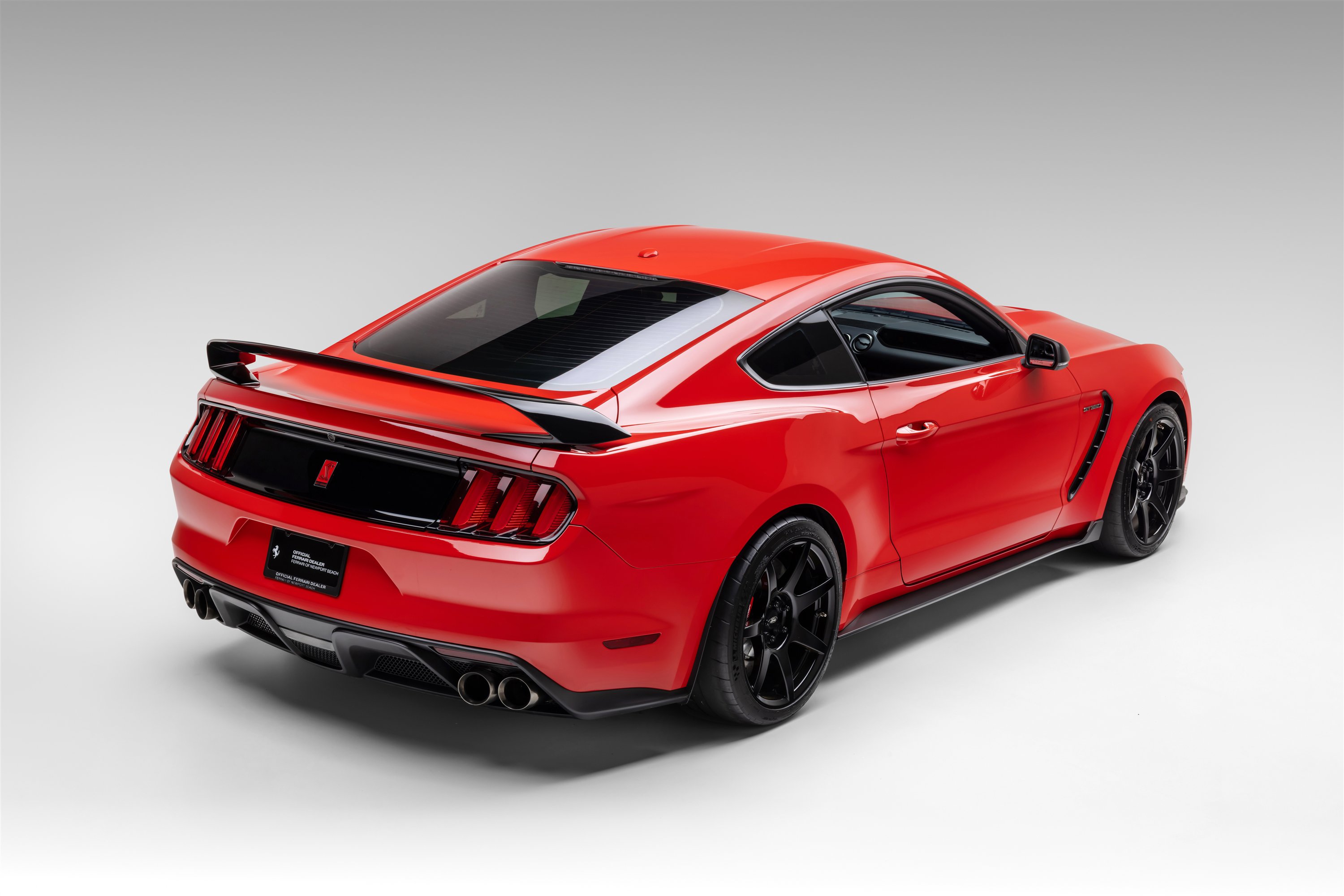 Used 2016 Ford Mustang Shelby GT350R w/ GT350R Equipment Group 920A image 13