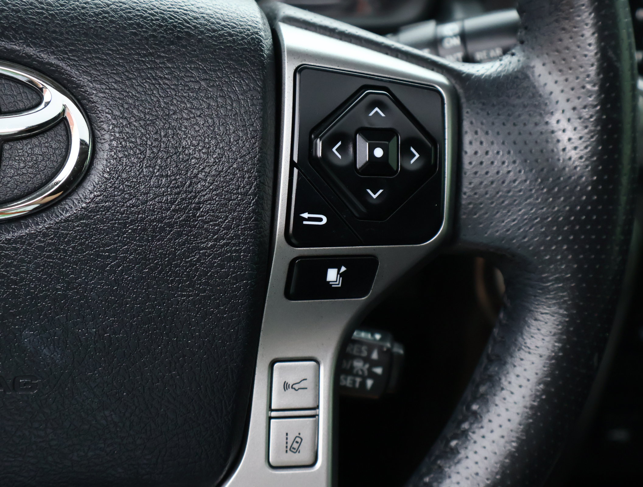 Used 2022 Toyota 4Runner Limited AWD/4WD image 16