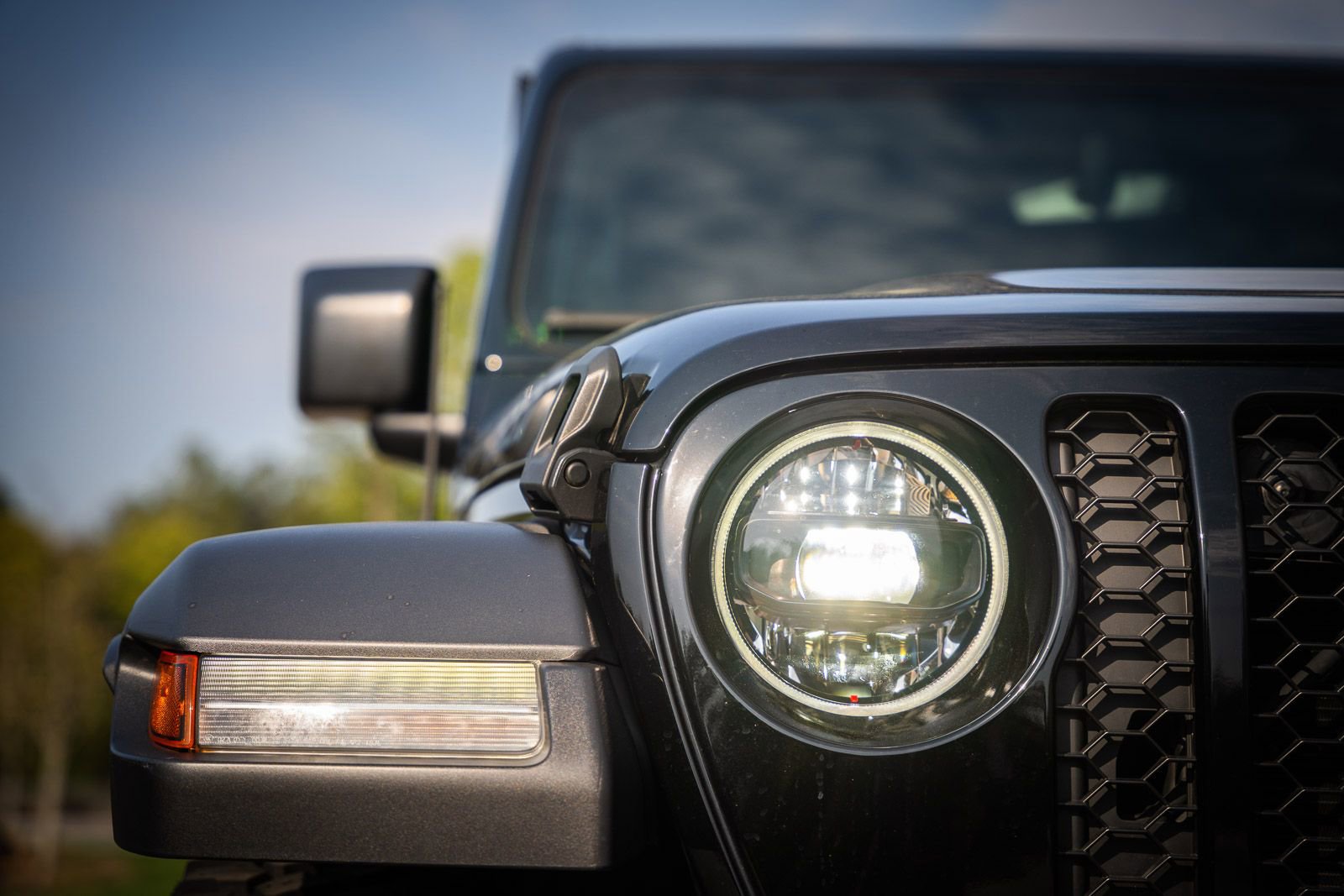 Used 2023 Jeep Wrangler Unlimited w/ Sun & Screen Package image 14