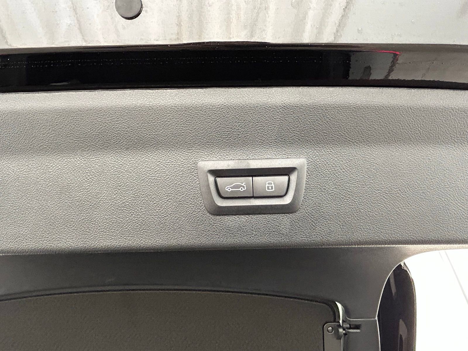 Used 2025 BMW X4 xDrive30i w/ M Sport Package image 39