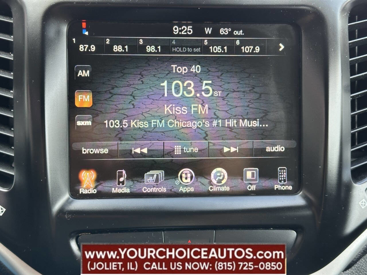 Used 2017 Jeep Cherokee Trailhawk w/ Cold Weather Group image 39