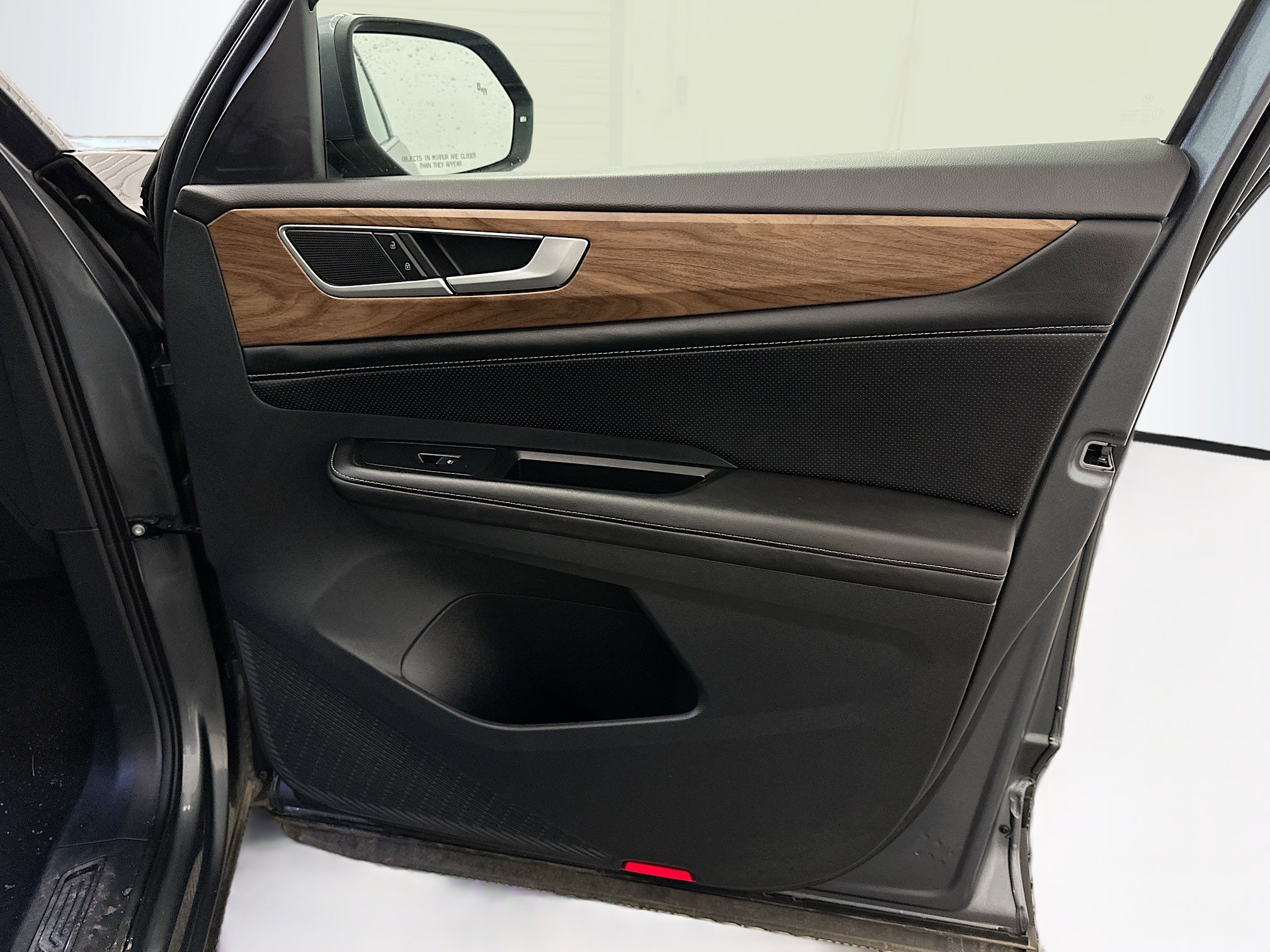 Used 2024 Volkswagen Atlas SE image 35