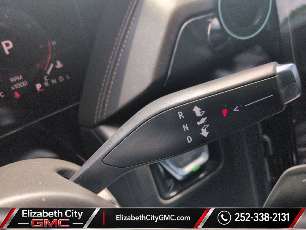Used 2025 GMC Yukon AT4 w/ AT4 Premium Package AWD/4WD image 14