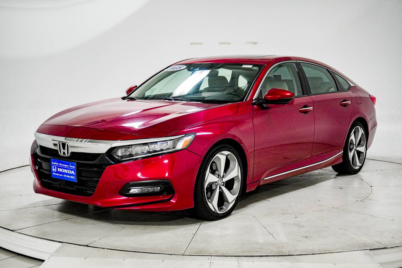 Used 2018 Honda Accord Touring image 3