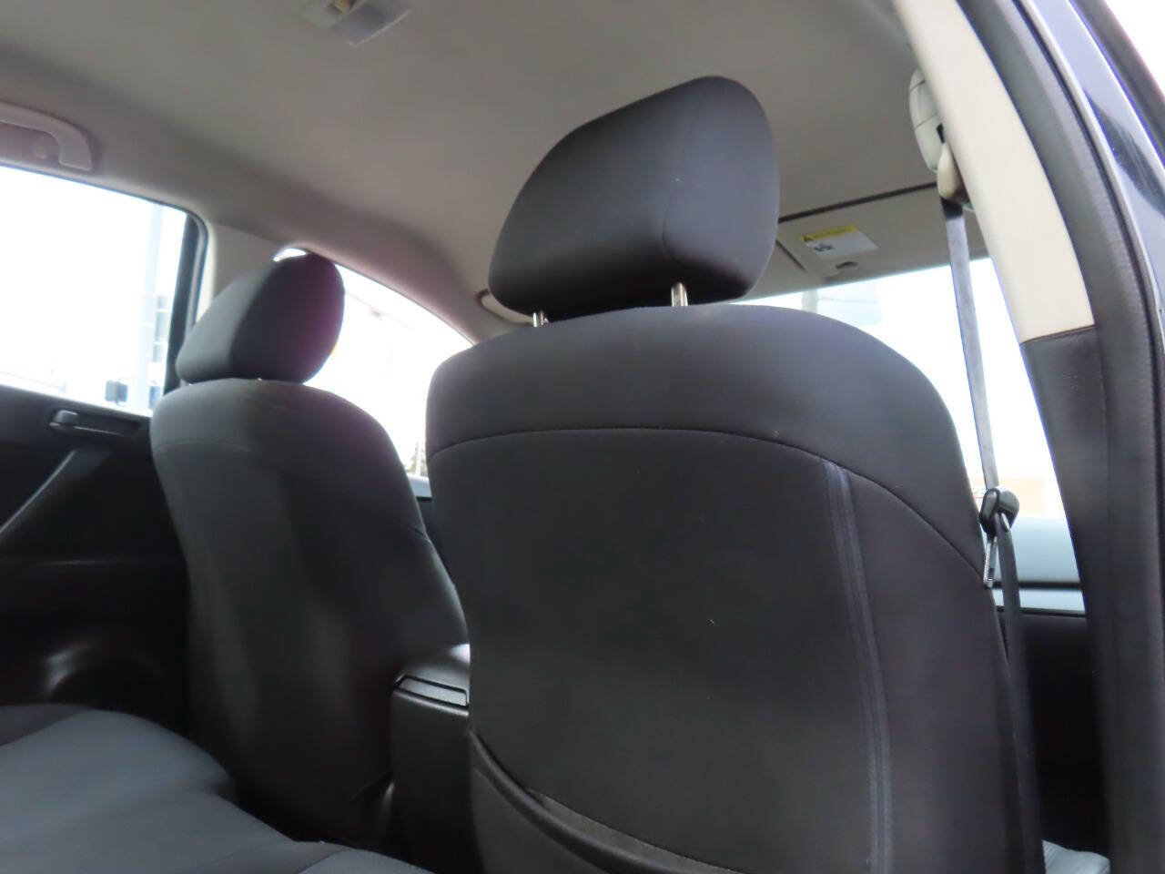 Used 2011 MAZDA MAZDA3 i Sport FWD image 38