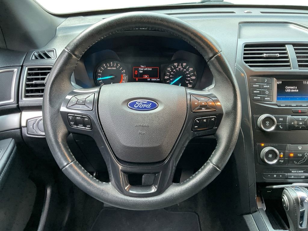 Used 2018 Ford Explorer XLT image 17