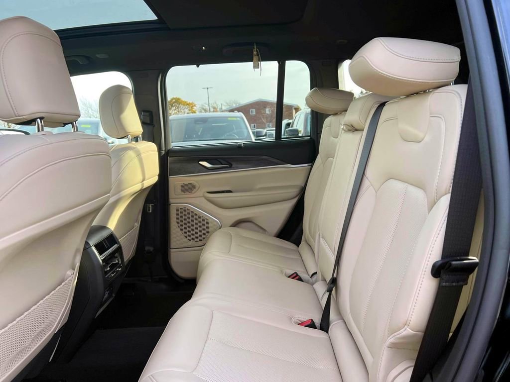 Used 2023 Jeep Grand Cherokee 4WD 4xe w/ Luxury Tech Group II image 11