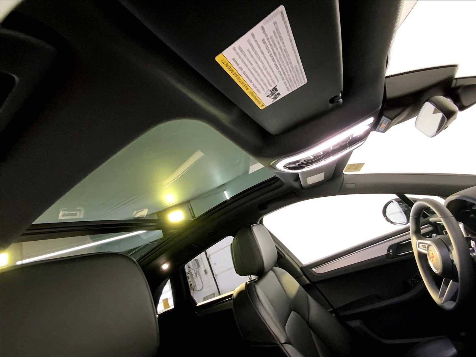 Certified 2025 Porsche Macan image 20