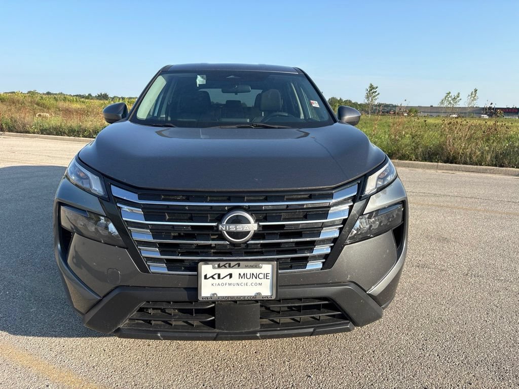 Used 2024 Nissan Rogue SV AWD/4WD image 3