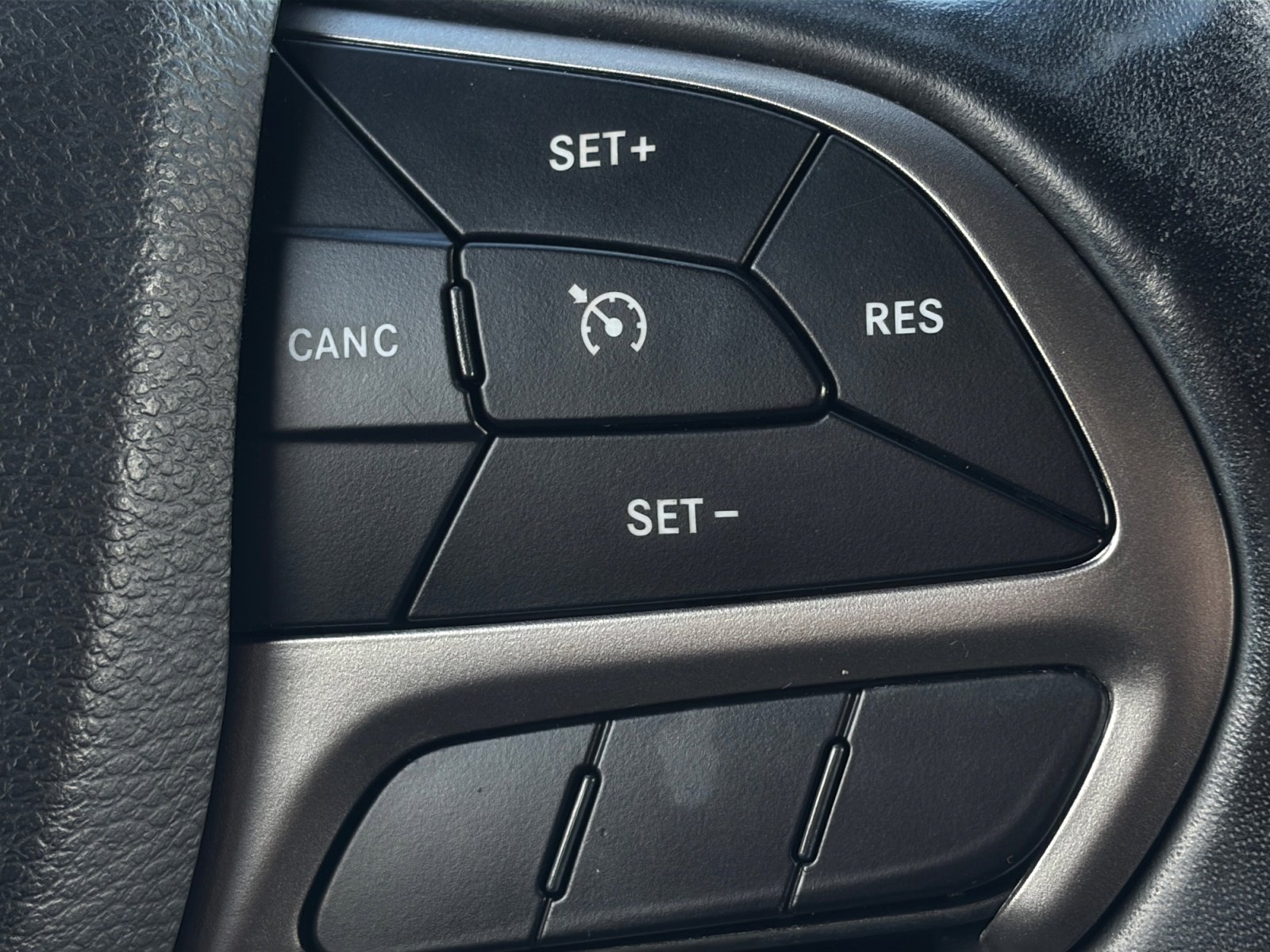Used 2019 Jeep Grand Cherokee Limited image 27