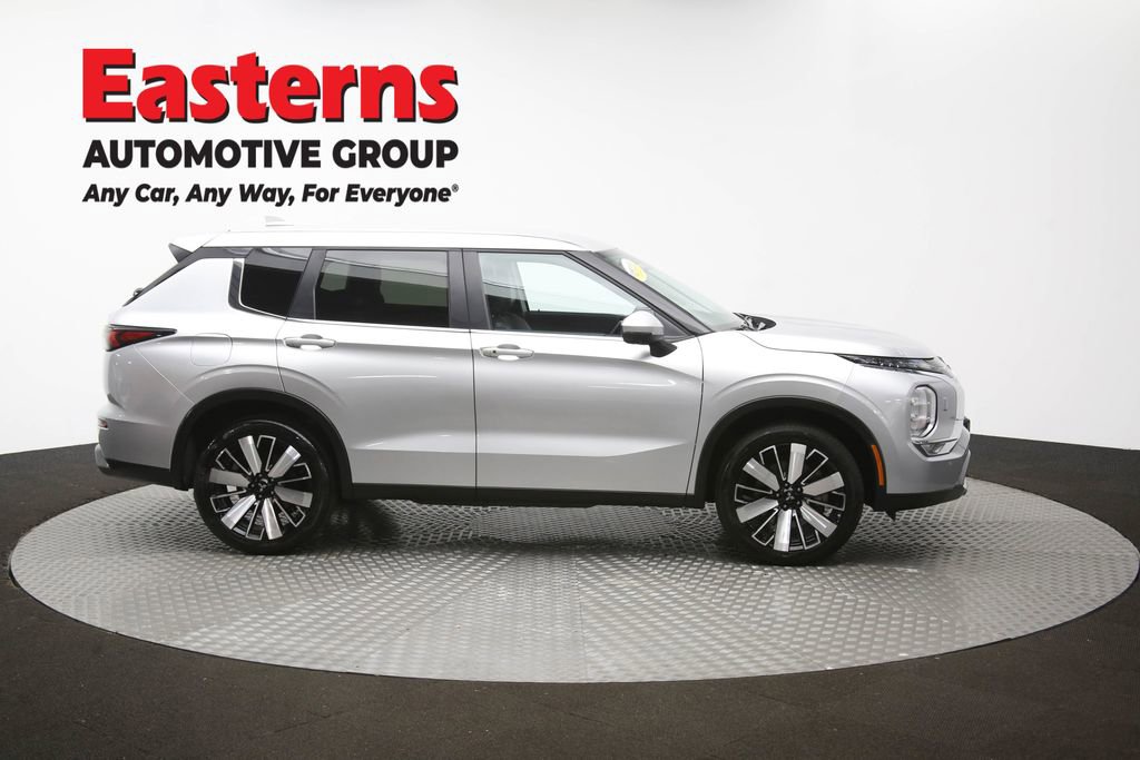 Used 2025 Mitsubishi Outlander SE AWD/4WD image 47
