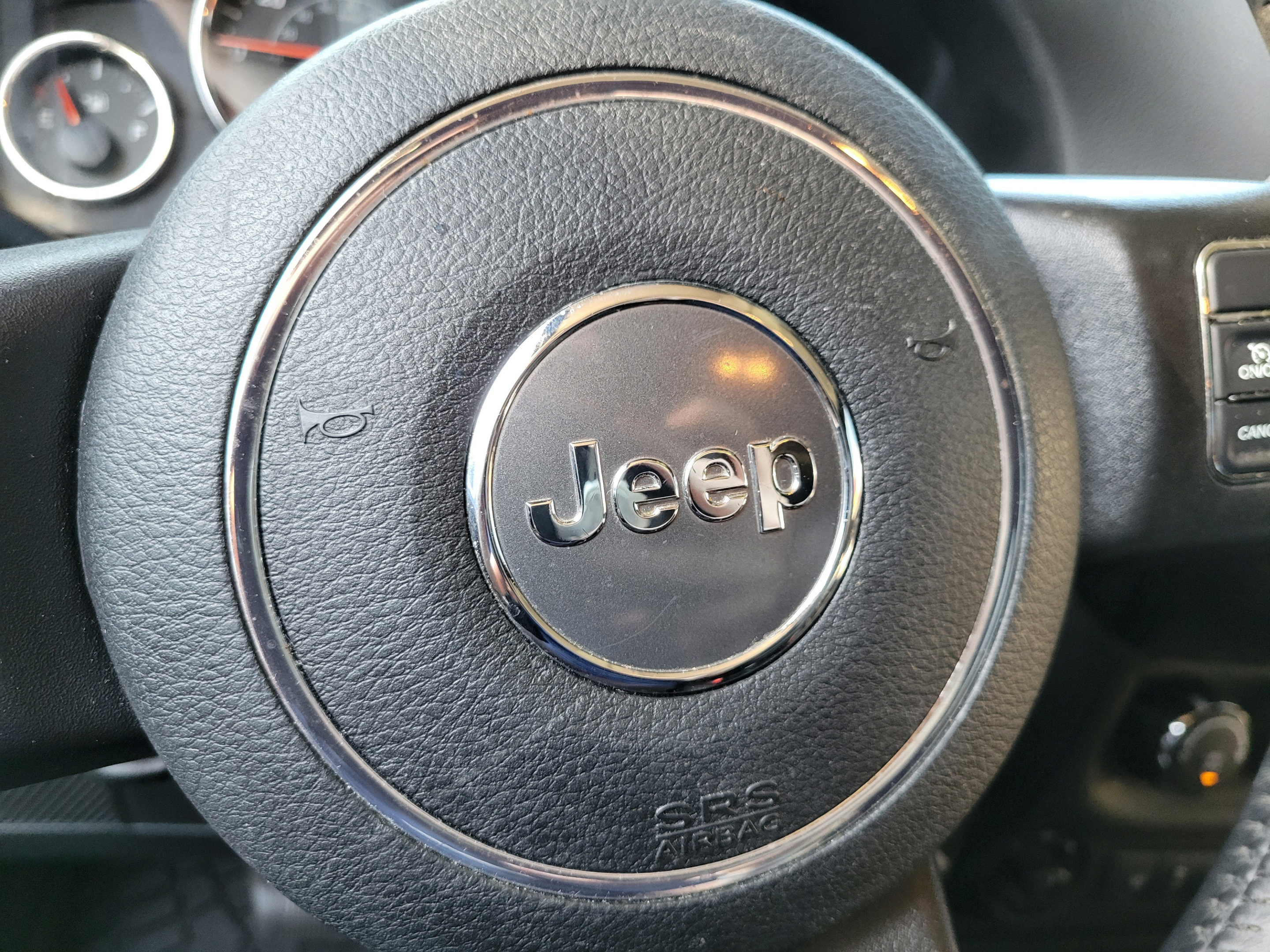 Used 2016 Jeep Wrangler Unlimited Rubicon w/ Connectivity Group AWD/4WD image 25