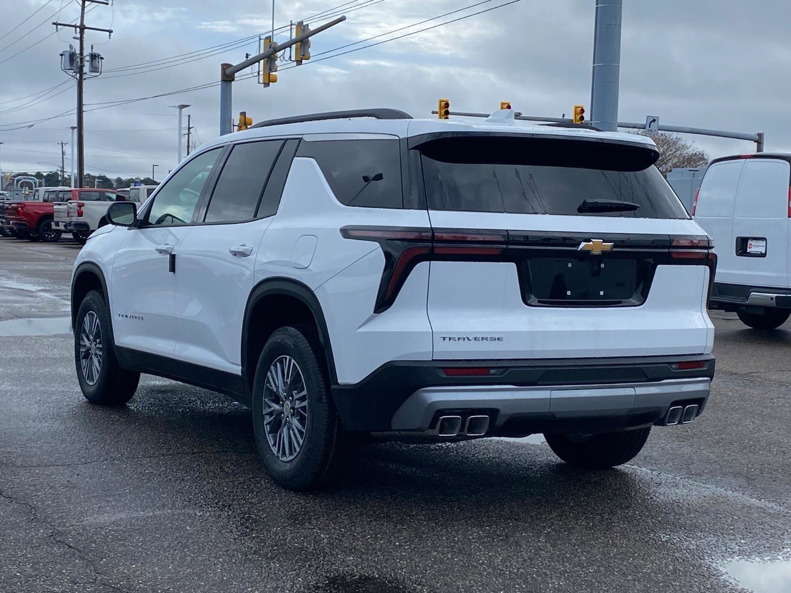 New 2026 Chevrolet Traverse LT w/ LPO, Floor Liner Package FWD image 5