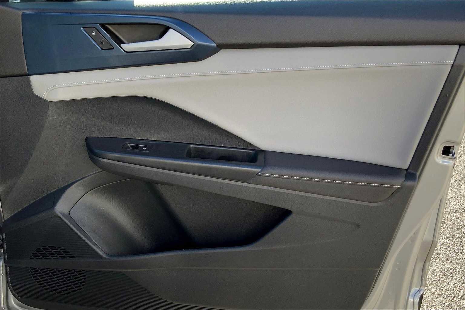 Used 2024 Volkswagen Taos SE image 21