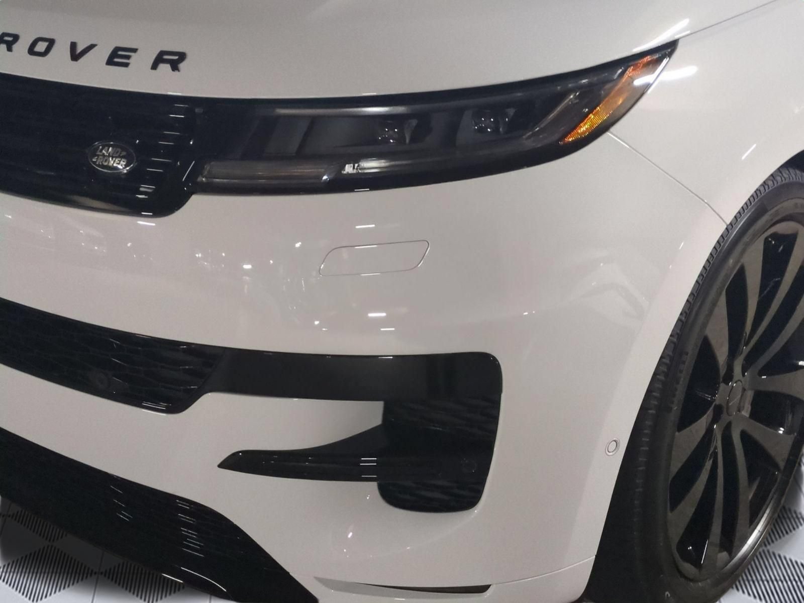 New 2026 Land Rover Range Rover Sport Dynamic SE AWD/4WD image 10