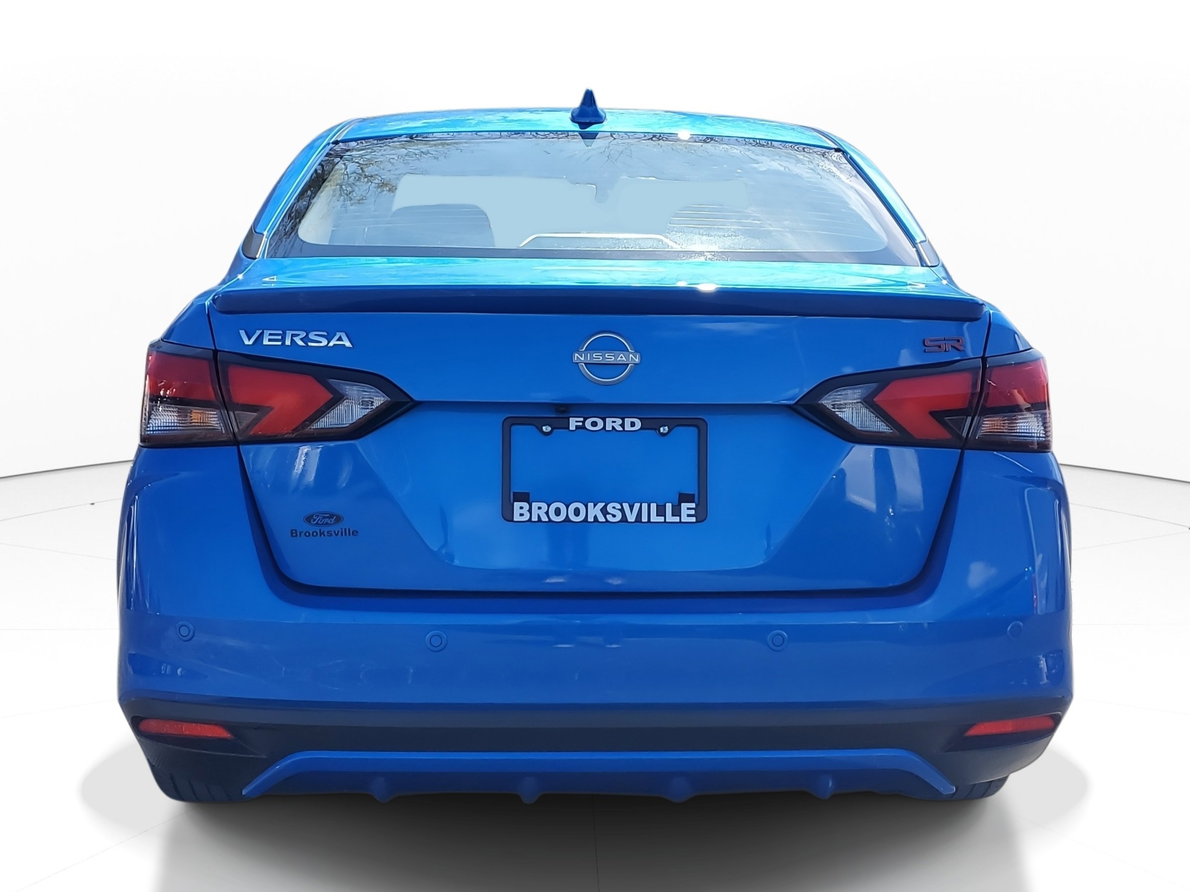 Used 2024 Nissan Versa SR image 5