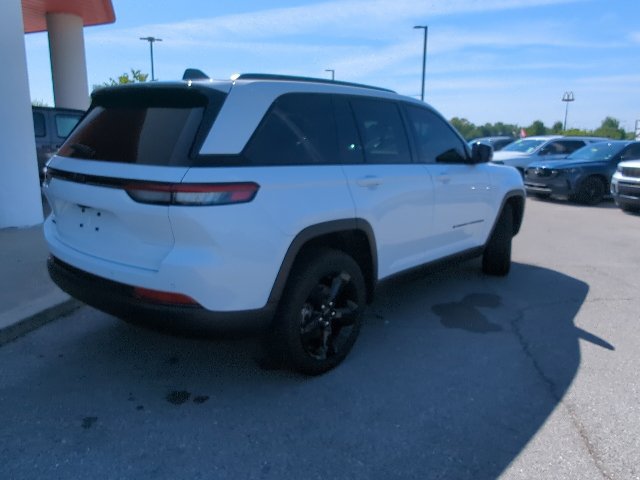 Used 2024 Jeep Grand Cherokee Altitude AWD/4WD image 31