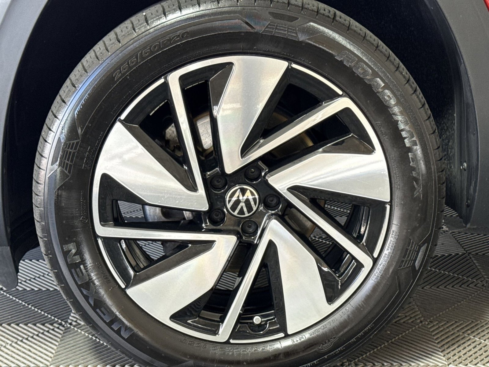 Used 2024 Volkswagen Atlas SEL image 12
