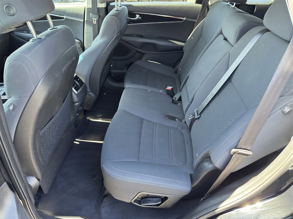 Used 2017 Kia Sorento LX w/ LX Convenience Package image 12