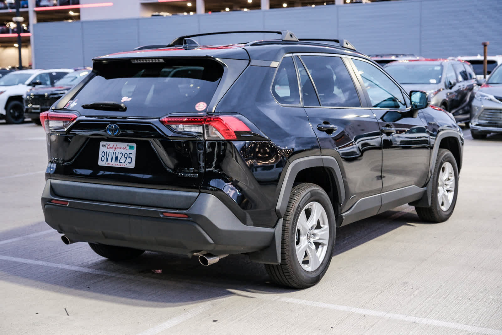 Used 2021 Toyota RAV4 LE w/ Carpet Mat Package (TMS) AWD/4WD image 4