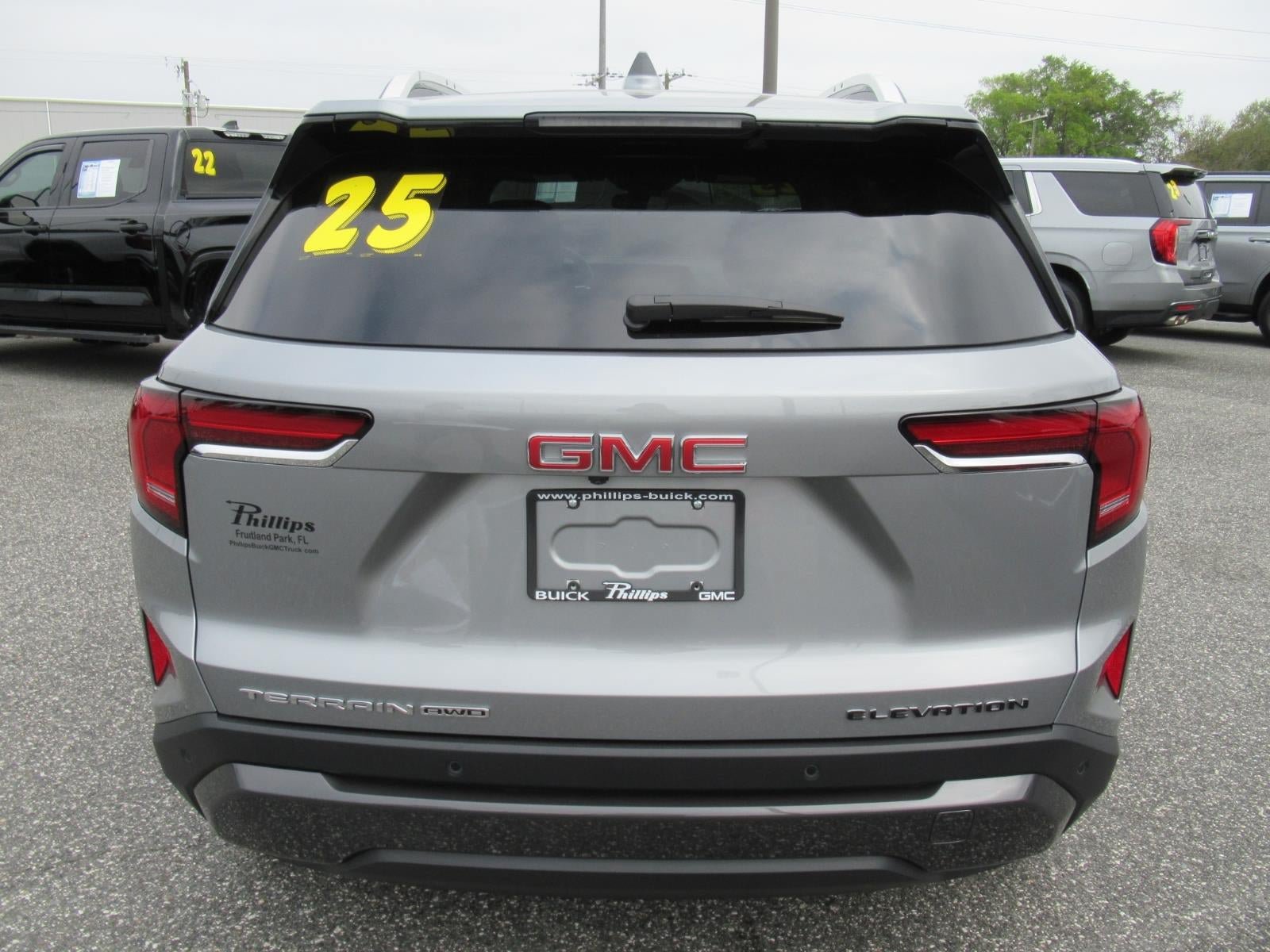 Used 2025 GMC Terrain Elevation w/ Elevation Premium Package AWD/4WD image 6