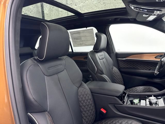 New 2026 Jeep Grand Cherokee Summit AWD/4WD image 15