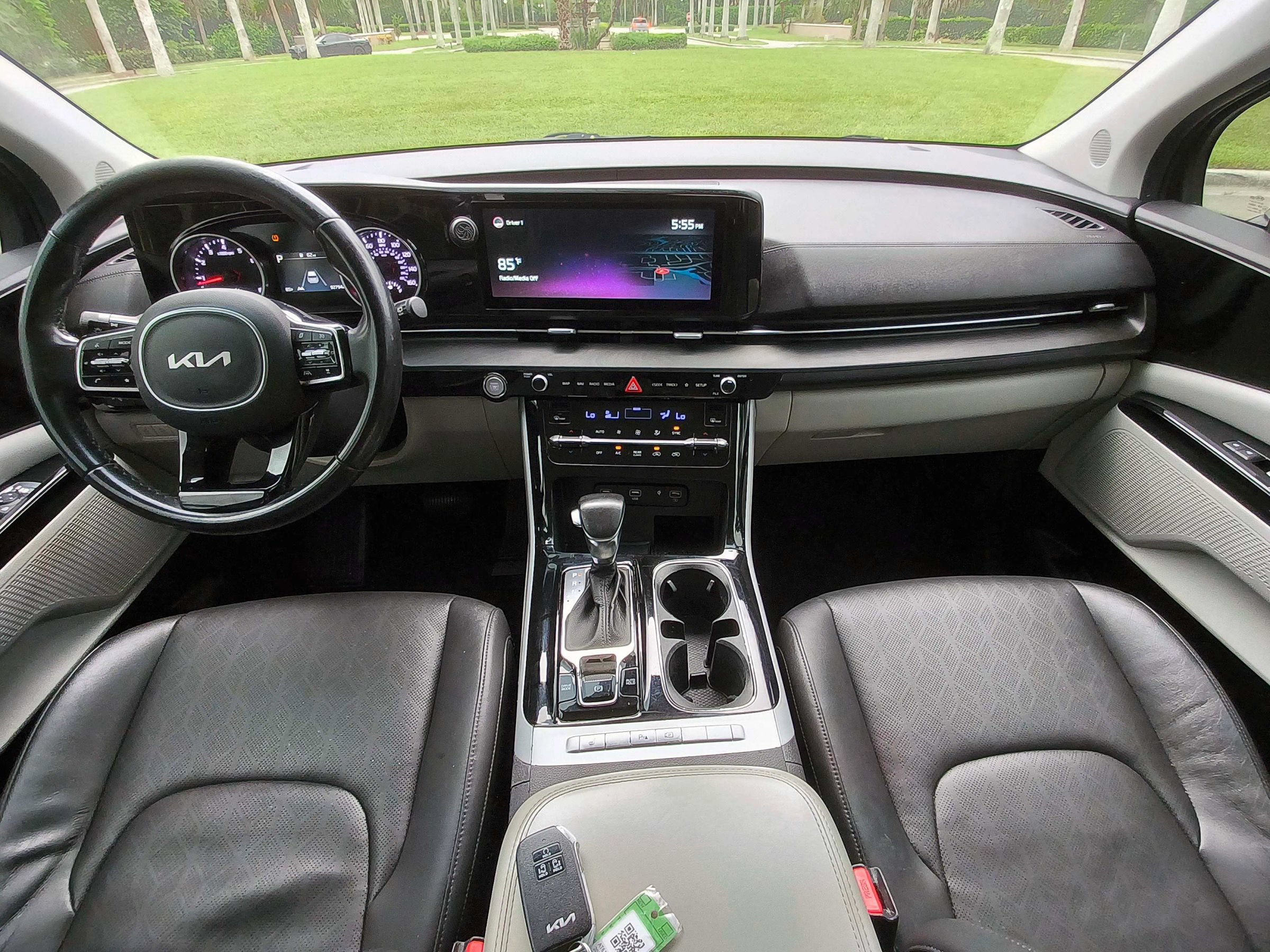 Used 2022 Kia Carnival EX FWD image 26