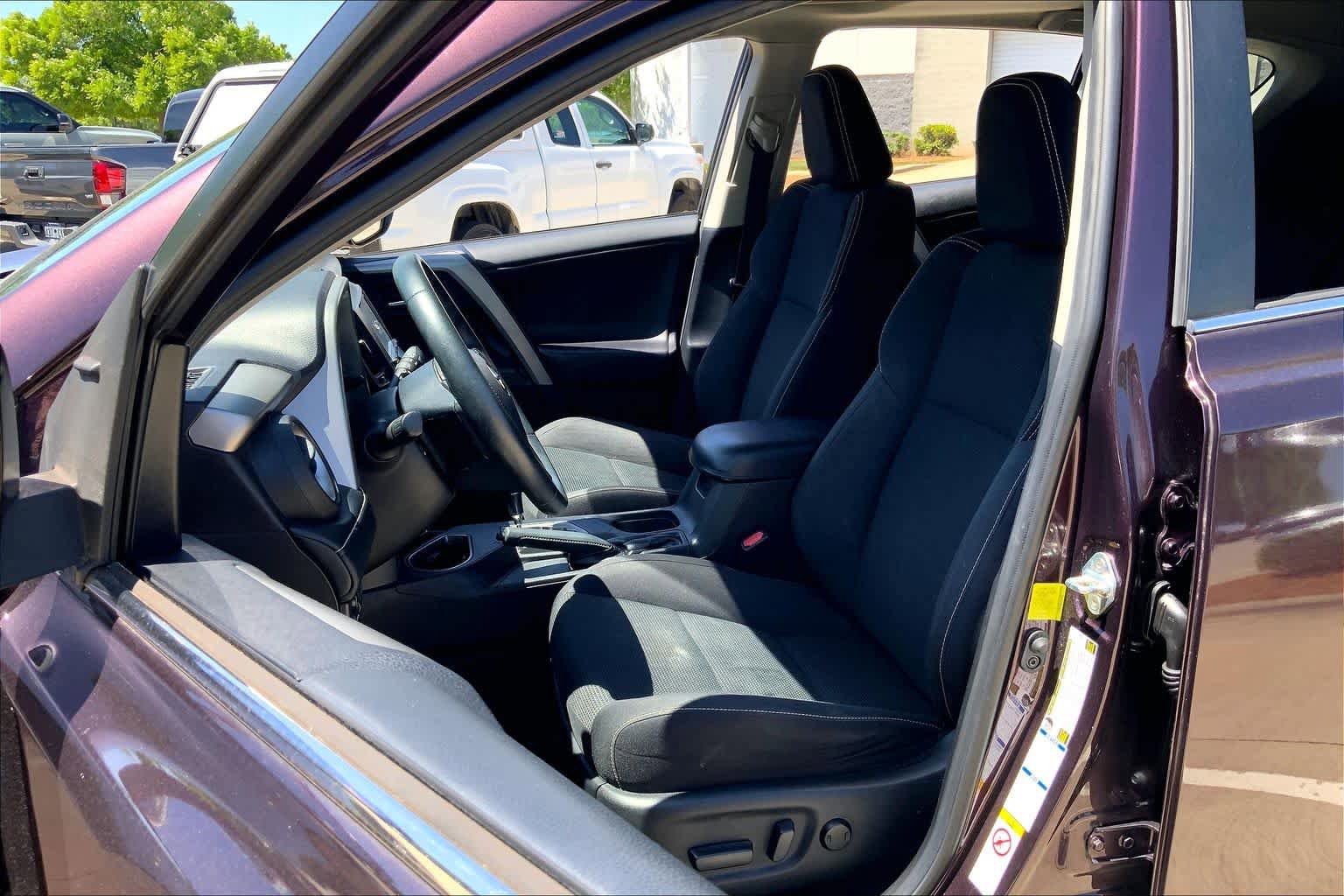 Used 2018 Toyota RAV4 XLE AWD/4WD image 8