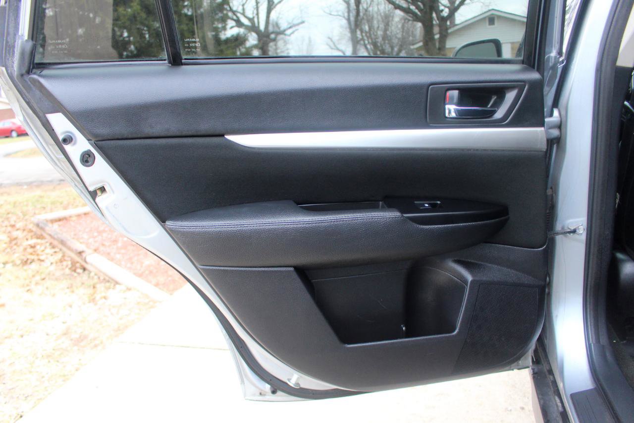 Used 2013 Subaru Outback 2.5i Premium w/ All-Weather Pkg AWD/4WD image 27