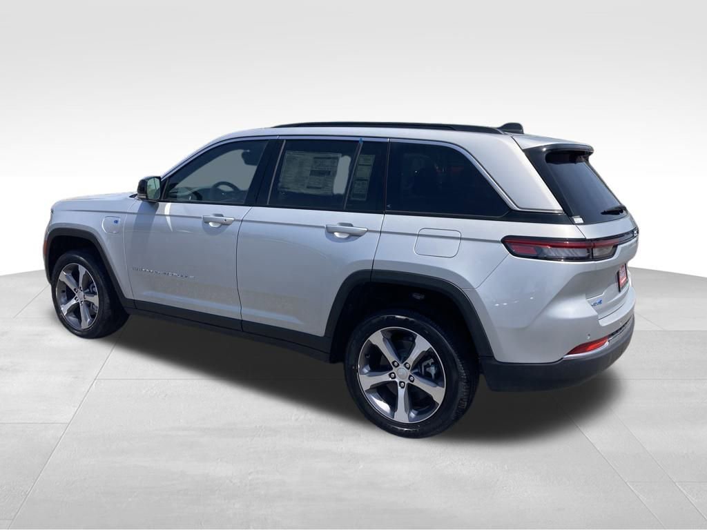 New 2024 Jeep Grand Cherokee Limited 4xe w/ Luxury Tech Group II image 3